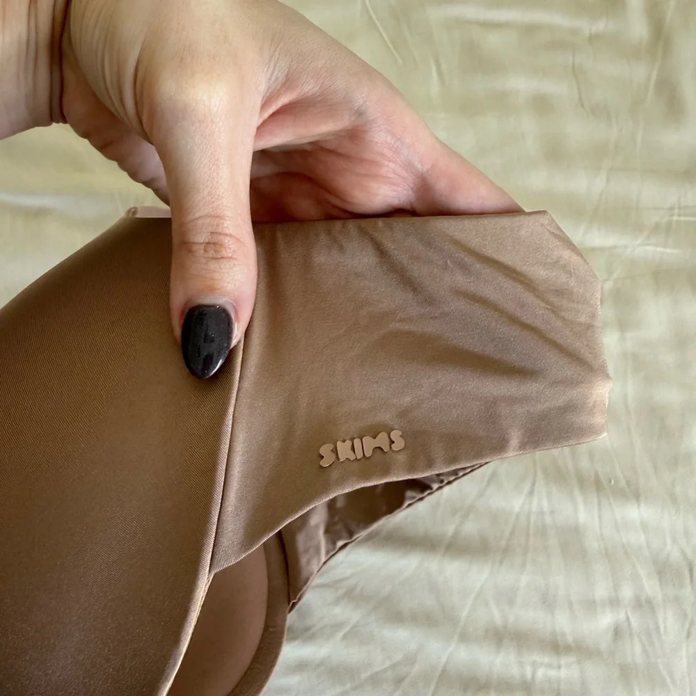 Skims Push-Up Plunge Bra - Picture 5 of 8